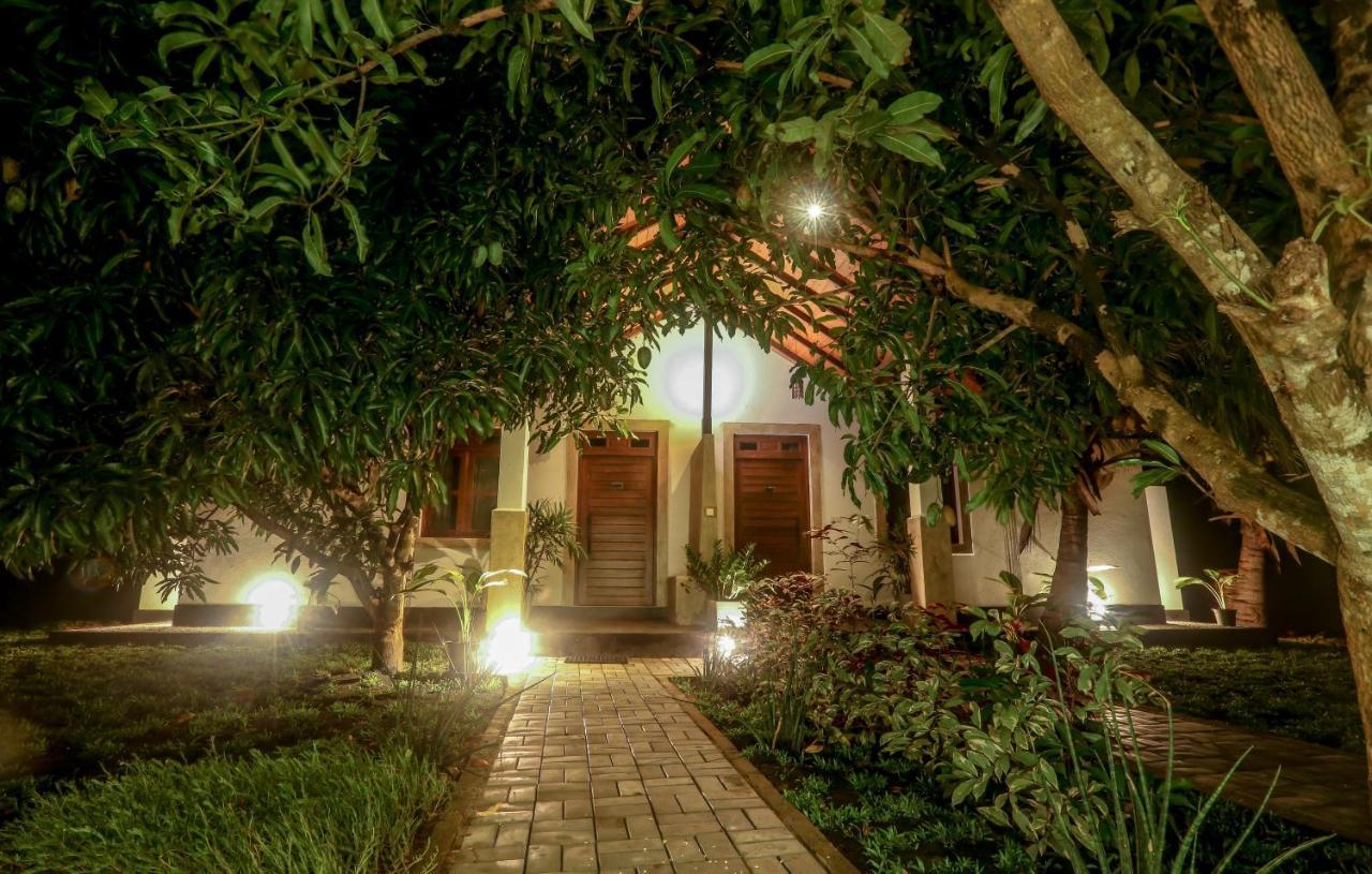 Subaseth Villa 아누라다푸라 외부 사진